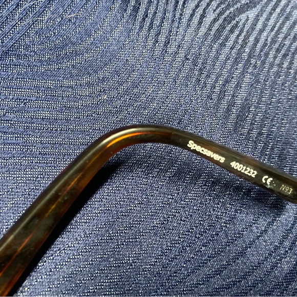 Tommy Hilfiger Prescription Glasses with Case and Cleaning Cloth - Picture 2 of 9